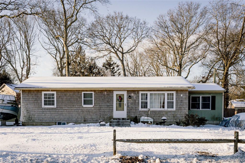 Photo of 150 Wavecrest Drive, Mastic, NY 11951 (MLS # 955731)