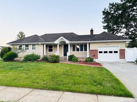 Photo of 2934 Kinloch Road, Wantagh, NY 11793 (MLS # 1009324)
