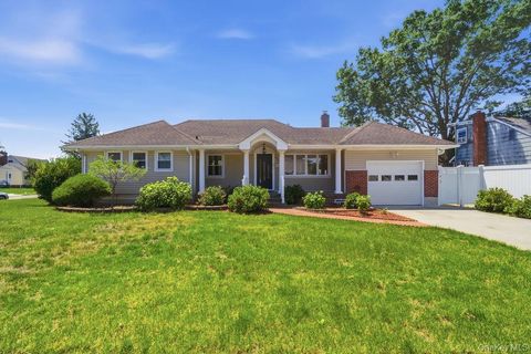 Homes For Sale - 2934 Kinloch Road<br/> Wantagh, NY 11793
