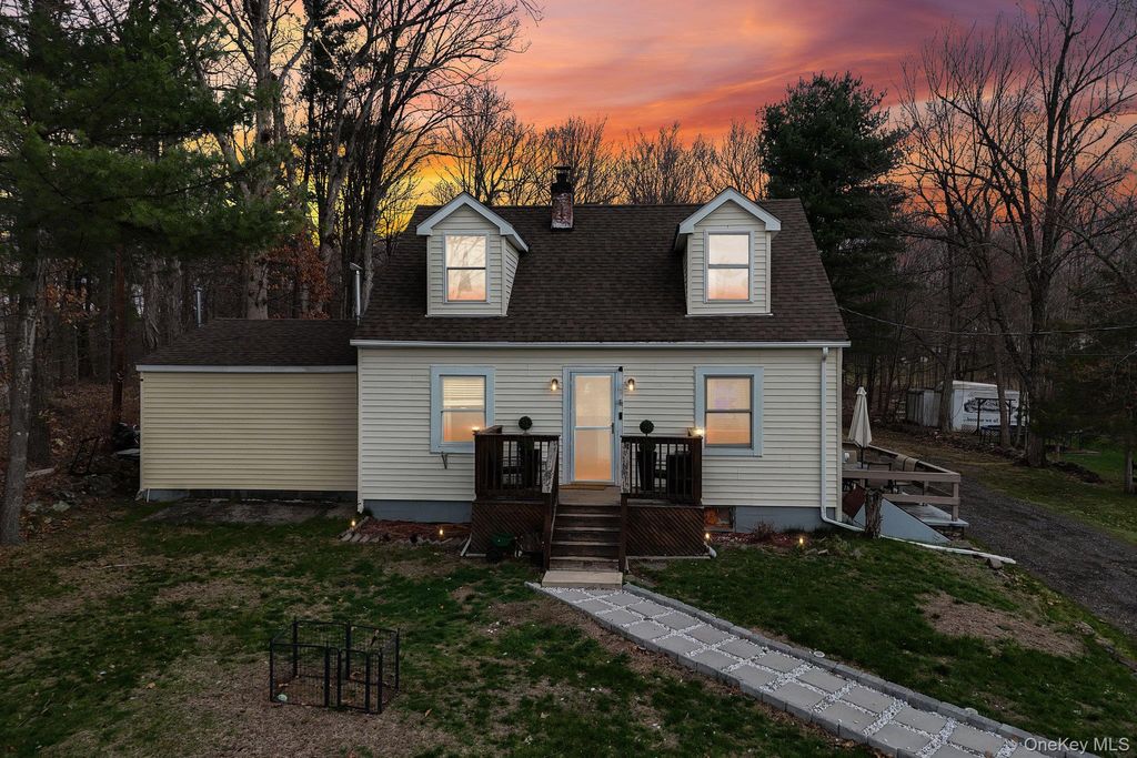 Photo of 525 Bloomingburg Road, Middletown, NY 10940 (MLS # 980326)