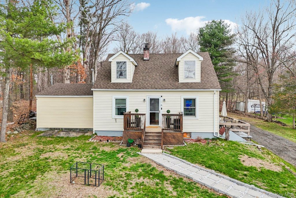 Photo of 525 Bloomingburg Road, Middletown, NY 10940 (MLS # 980326)