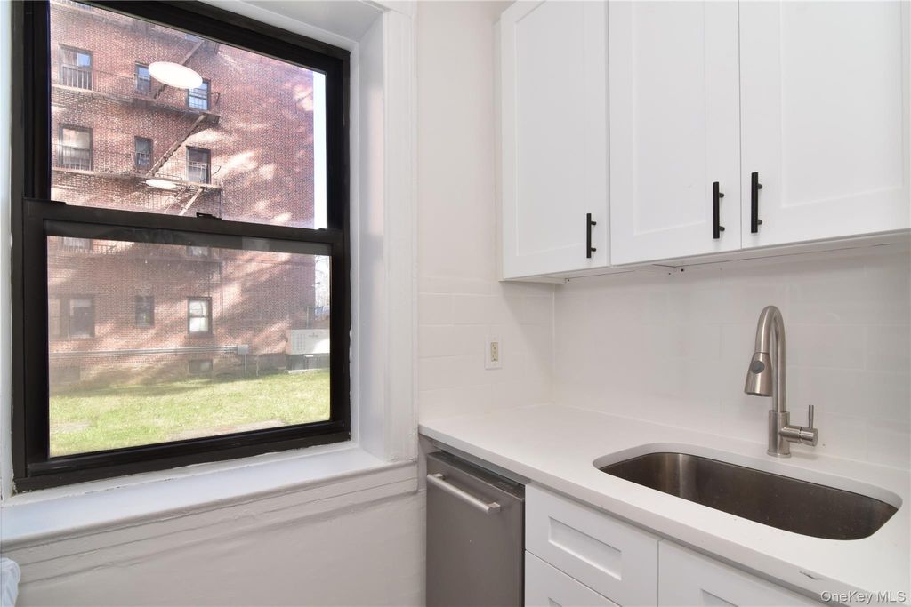 Photo of 590 E 3rd Street #MK, Mount Vernon, NY 10553 (MLS # 985126)