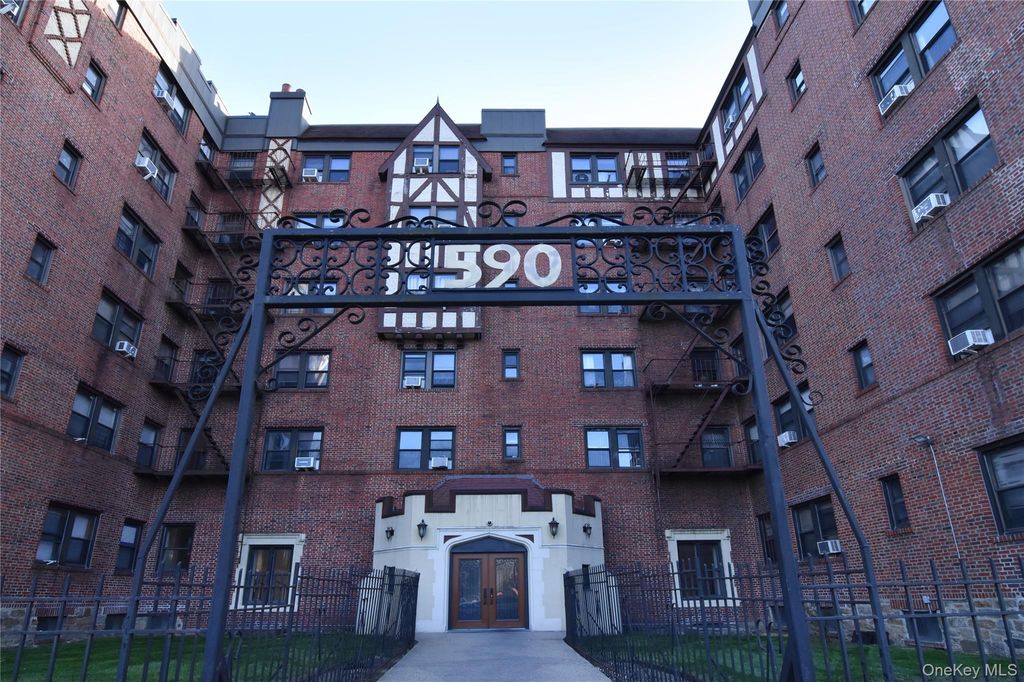 Photo of 590 E 3rd Street #MK, Mount Vernon, NY 10553 (MLS # 985126)