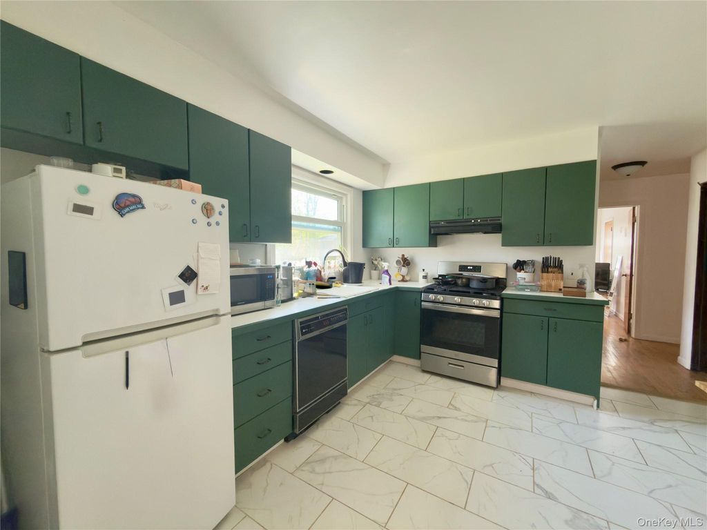 Photo of 8 King Road, Rhinebeck, NY 12572 (MLS # 987299)