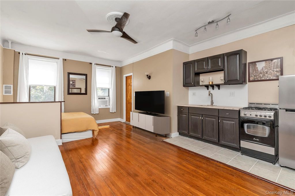 Photo of 160-15 Powells Cove Boulevard #A1, Whitestone, NY 11357 (MLS # 949853)