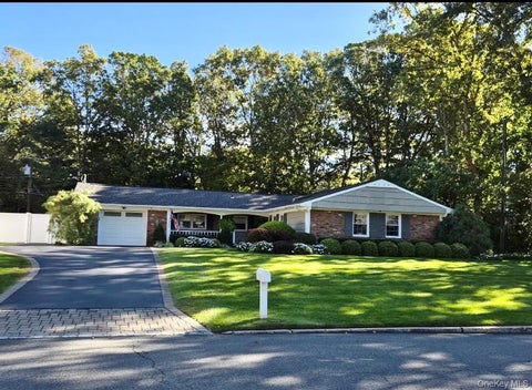 Photo of 103 Sycamore Circle, Stony Brook, NY 11790 (MLS # 1066699)