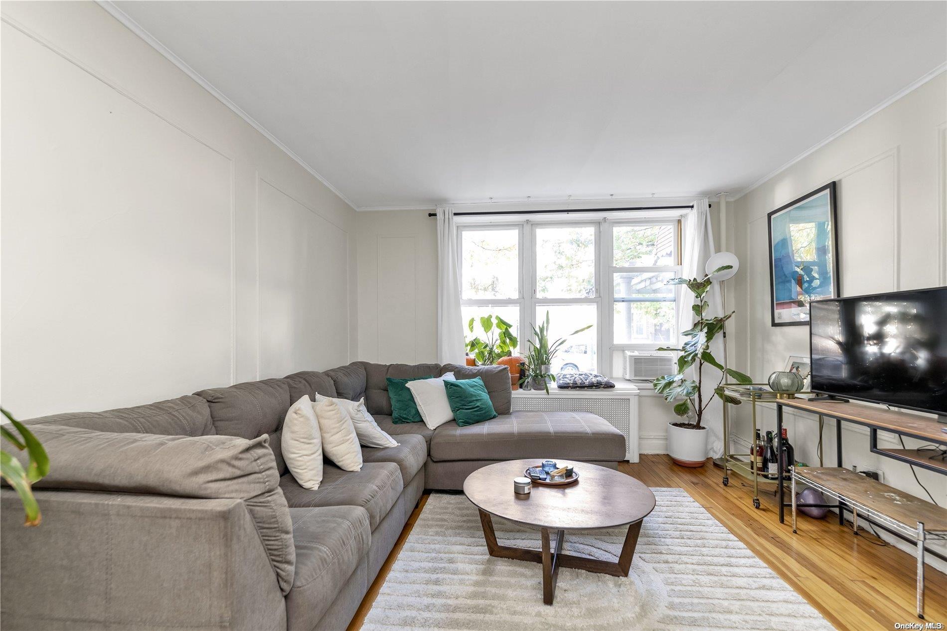 30-35 49St