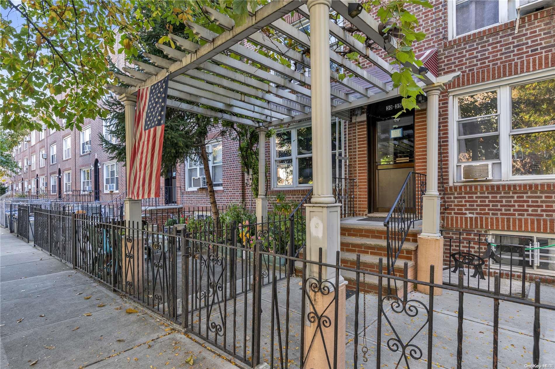 30-35 49St
