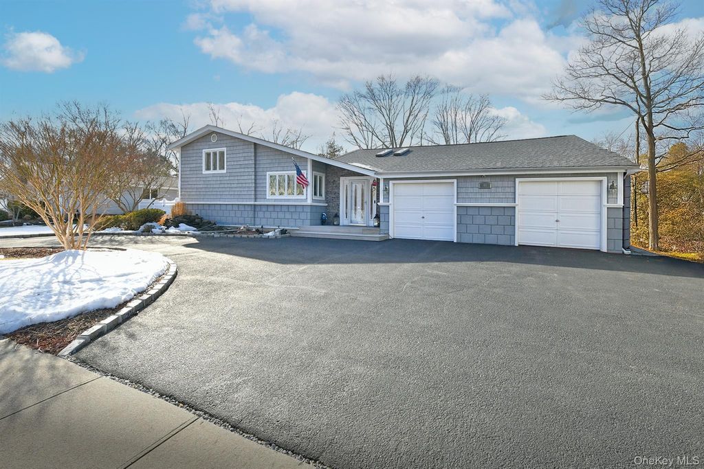 Photo of 44 Corsa Street, Dix Hills, NY 11746 (MLS # 964061)