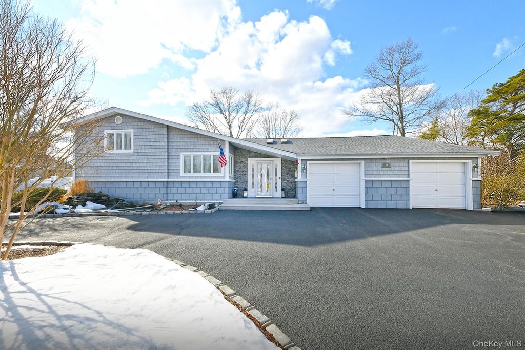 Photo of 44 Corsa Street, Dix Hills, NY 11746 (MLS # 964061)