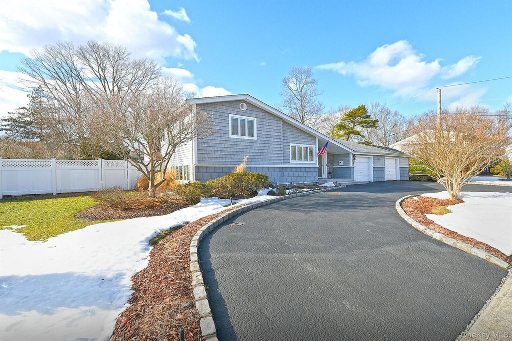 Photo of 44 Corsa Street, Dix Hills, NY 11746 (MLS # 964061)