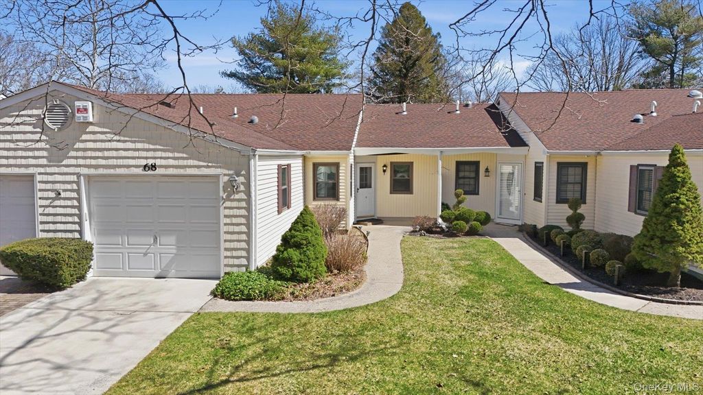 Photo of 68 Knolls Drive, Stony Brook, NY 11790 (MLS # 976520)