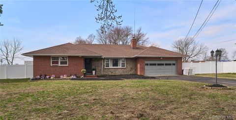 Homes For Sale - 42 Peary Street<br/> Suffolk County, West Babylon, NY 11704