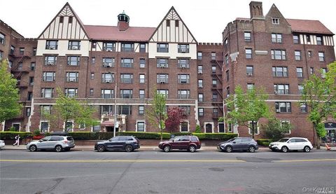 Photo of 109-14 Ascan Avenue #1K, Forest Hills, NY 11375 (MLS # 984559)