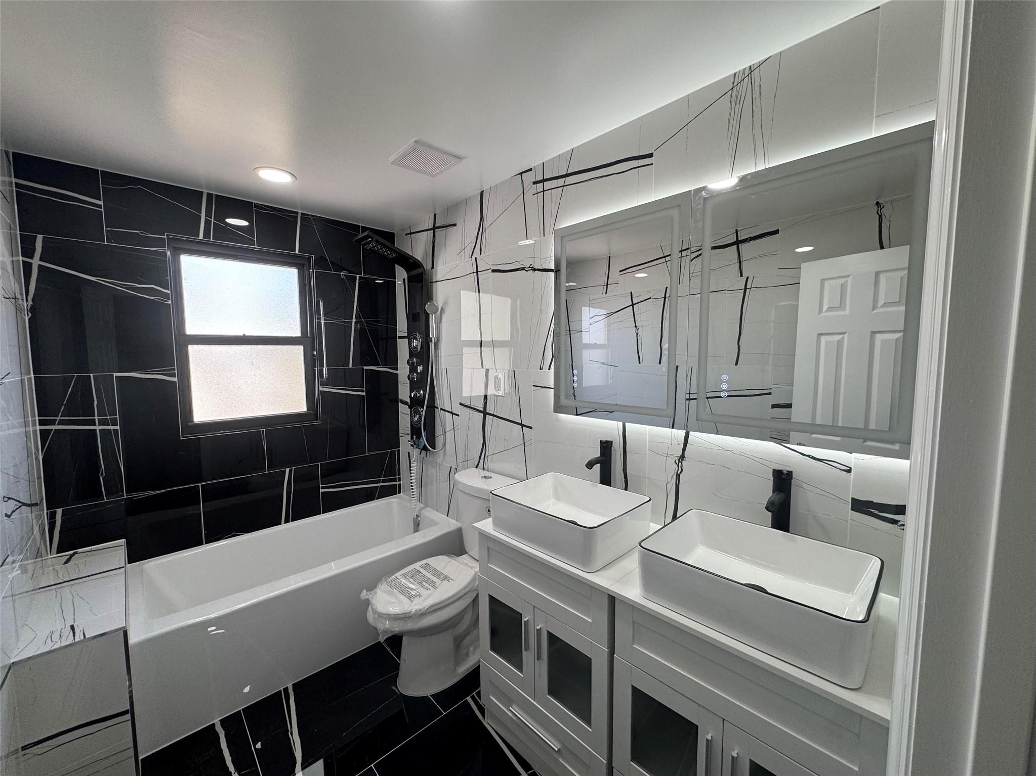 527 E 5th Street