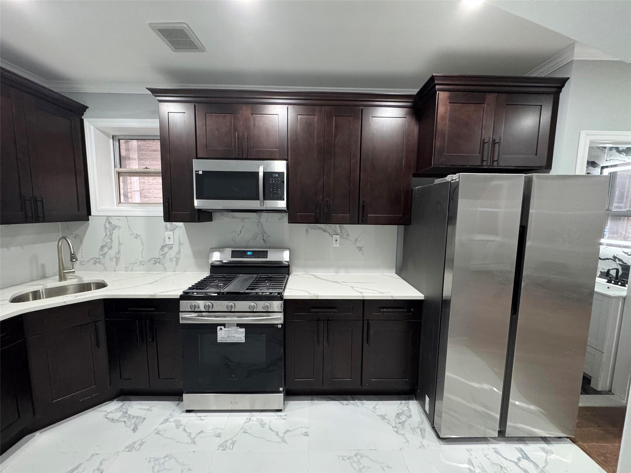 527 E 5th Street