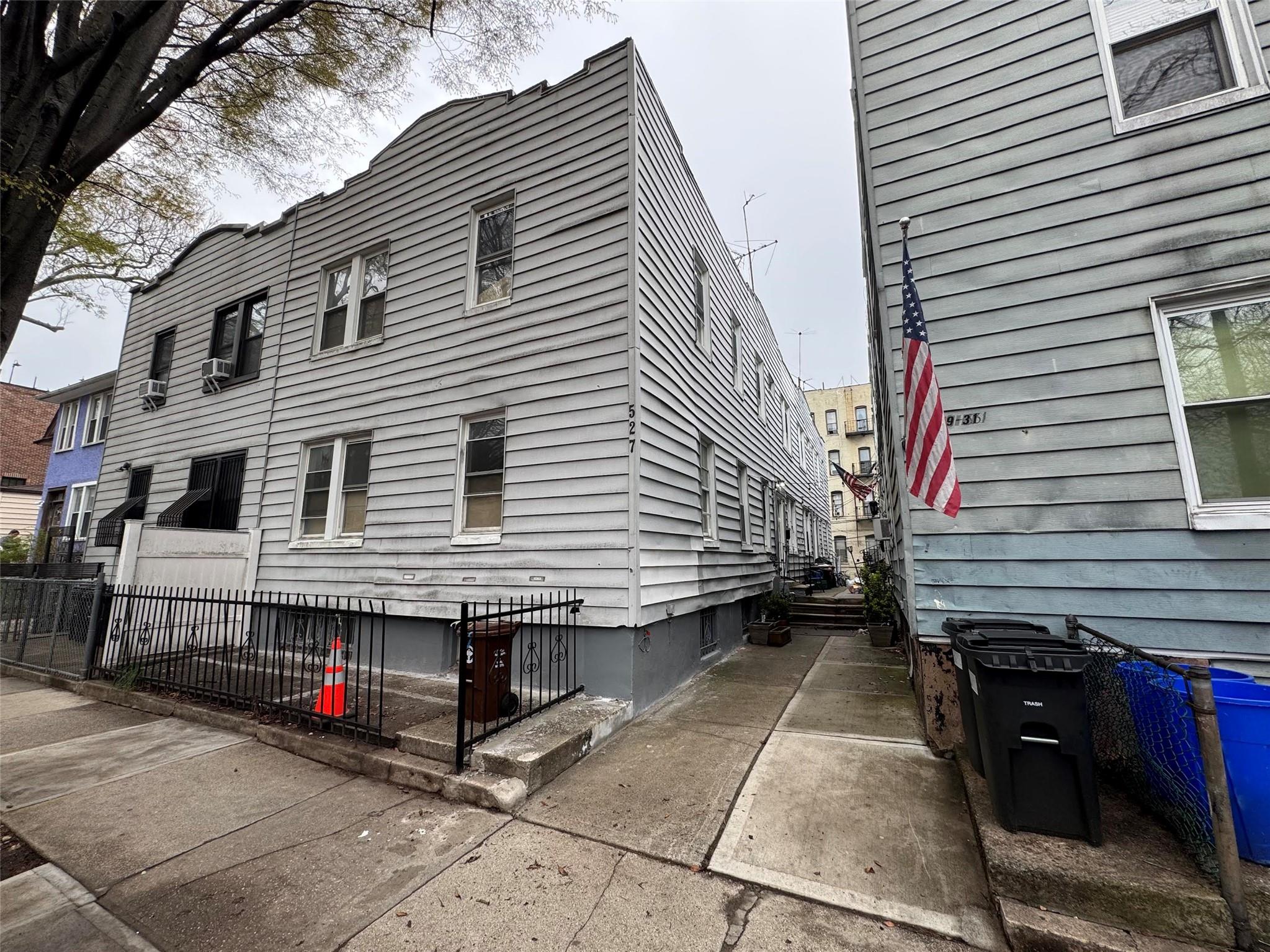 527 E 5th Street