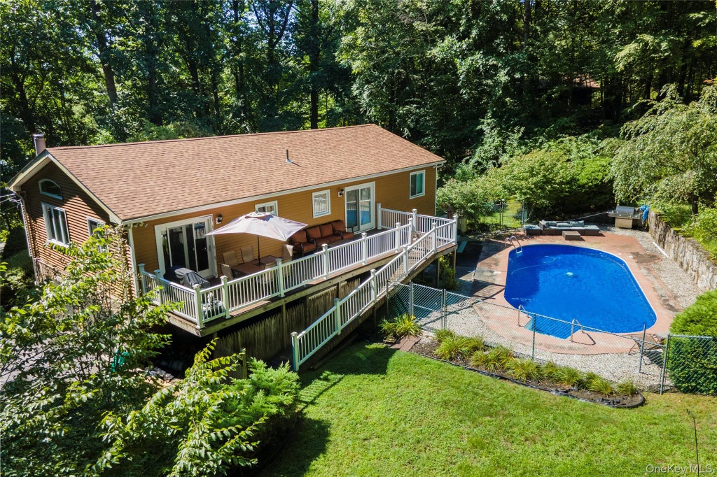 Photo of 137 W Shore Drive, Putnam Valley, NY 10579 (MLS # 1042948)