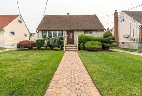 Photo of 81 Montgomery Avenue, Oceanside, NY 11572 (MLS # 1029003)