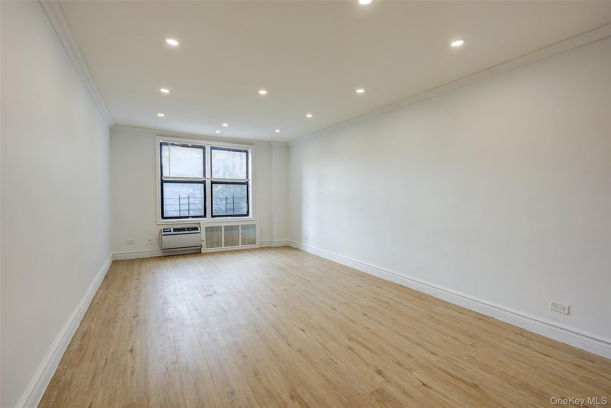 100-25 Queens Boulevard 2R