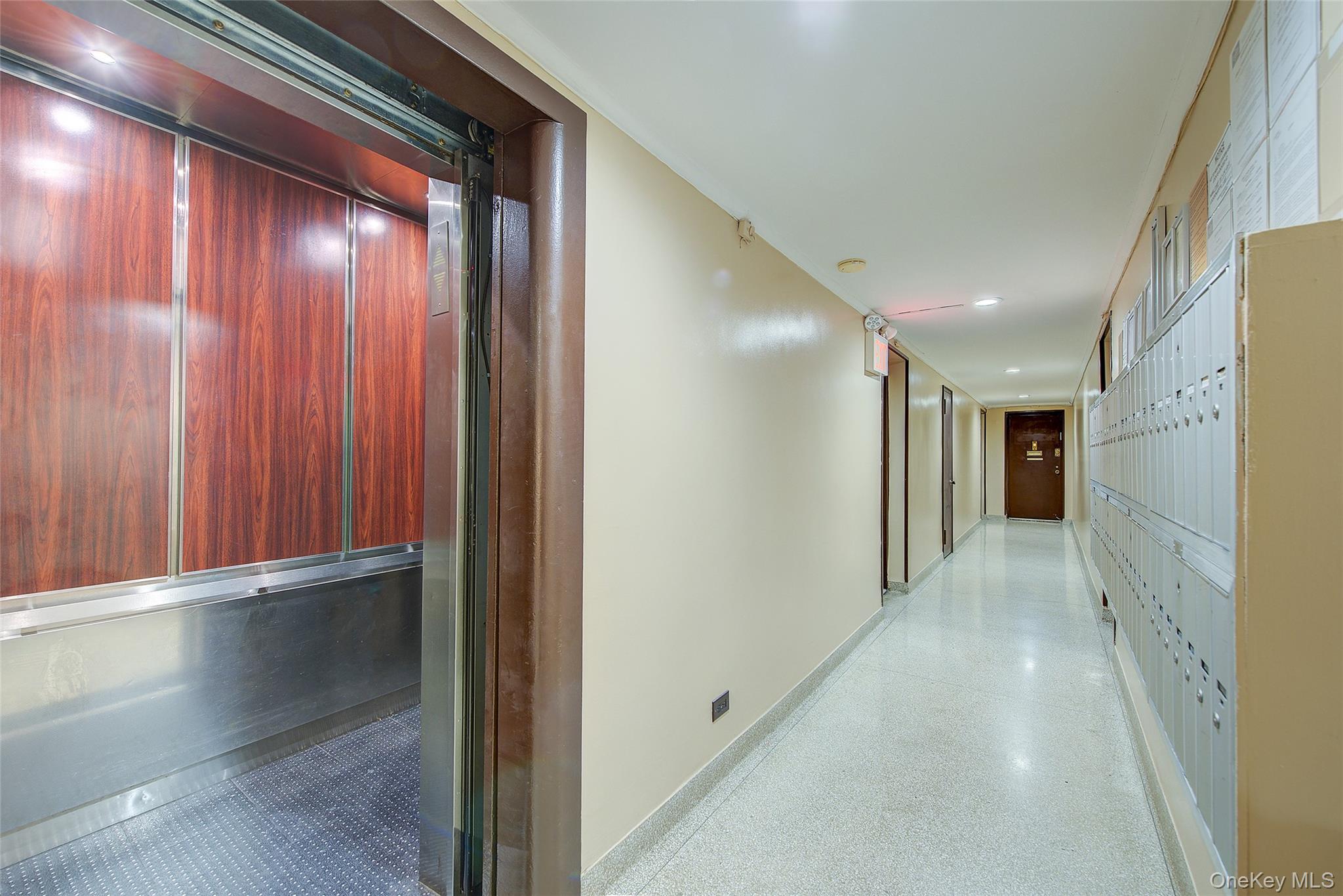 100-25 Queens Boulevard 2R