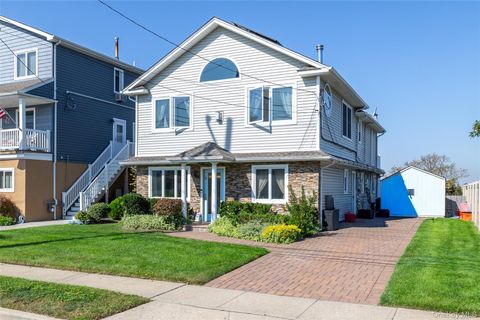 Photo of 34 Waterford Road, Island Park, NY 11558 (MLS # 913810)