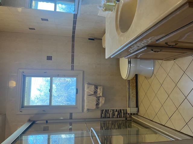 424 Green Avenue, East Meadow, New York image 26