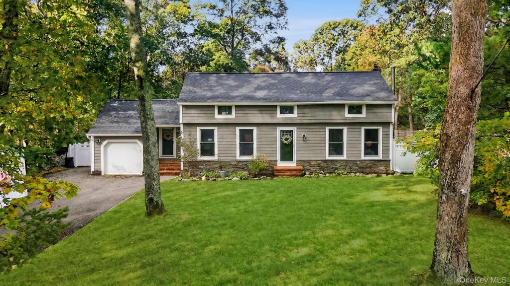 Photo of 85 Shannon Boulevard, Yaphank, NY 11980 (MLS # 1065804)