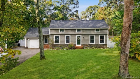 Photo of 85 Shannon Boulevard, Yaphank, NY 11980 (MLS # 1065804)