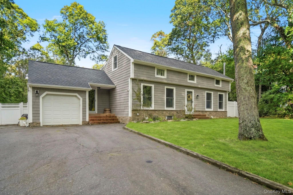 Photo of 85 Shannon Boulevard, Yaphank, NY 11980 (MLS # 1065804)