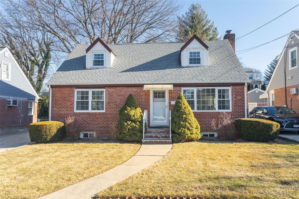 Photo of 57 Chaffee Avenue, Albertson, NY 11507 (MLS # 953725)