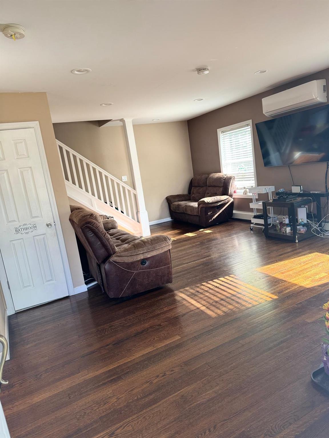 29 Oak Street, Islip, New York image 5