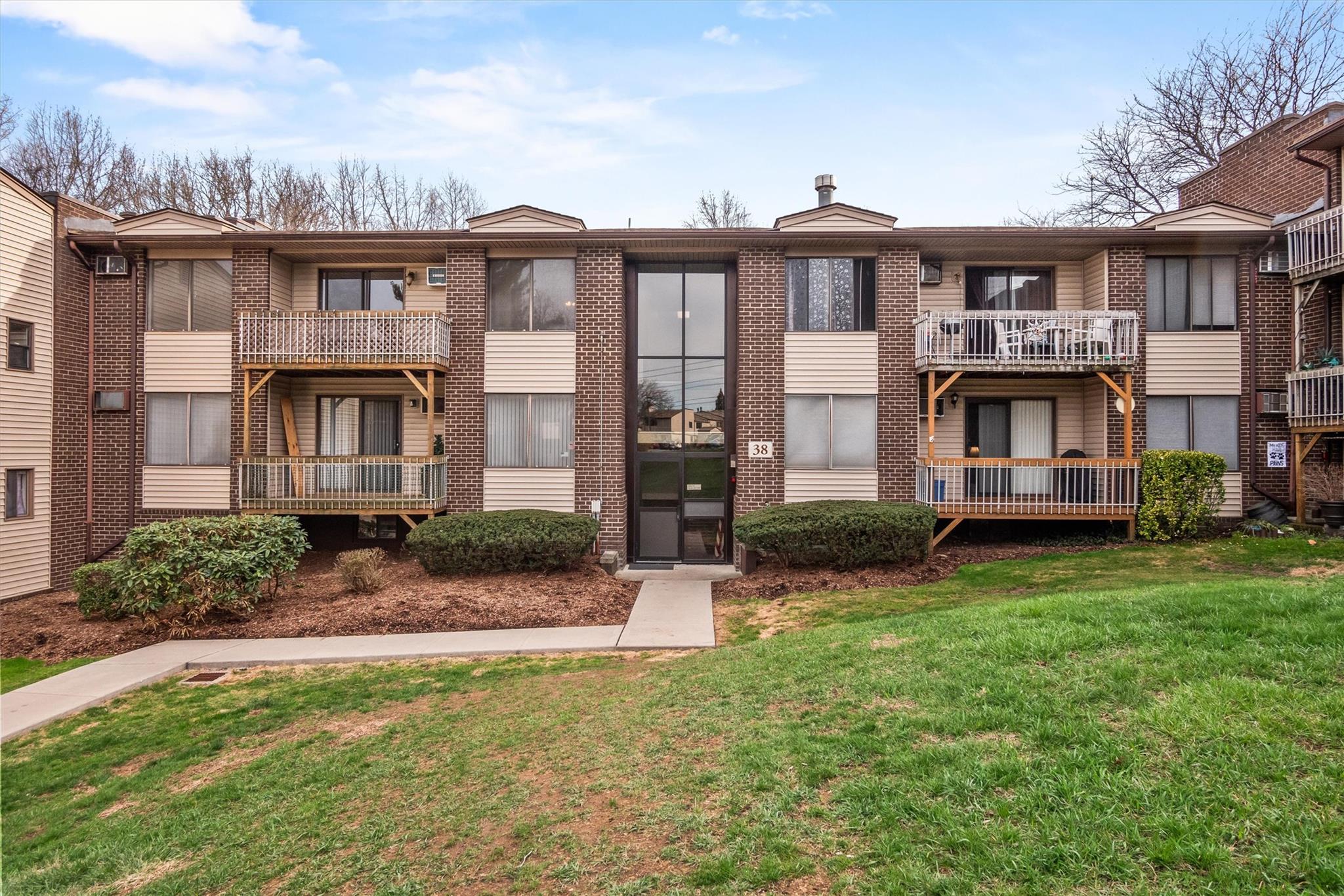 387 Country Club Lane Ln, Pomona, New York image 1
