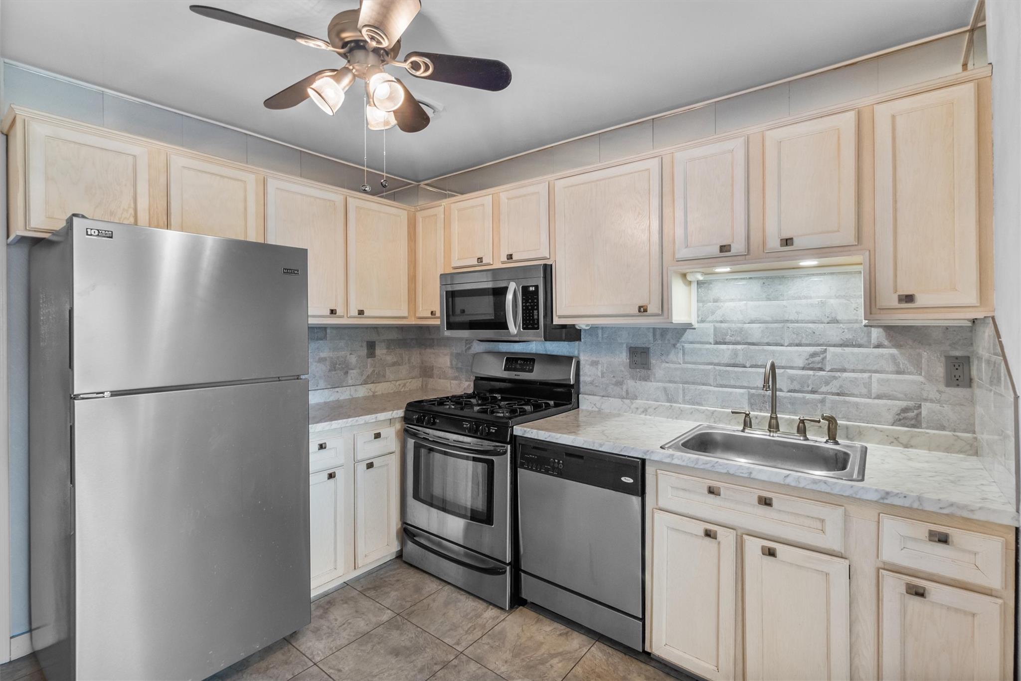 387 Country Club Lane Ln, Pomona, New York image 12