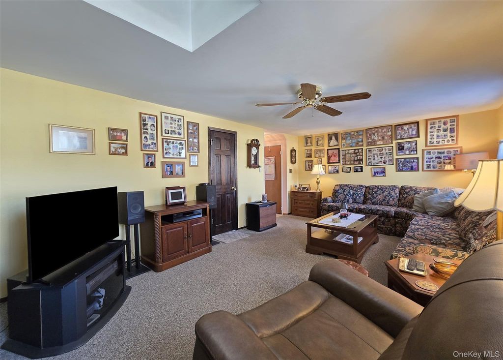 Photo of 15 Mountain Street, Ronkonkoma, NY 11779 (MLS # 957078)