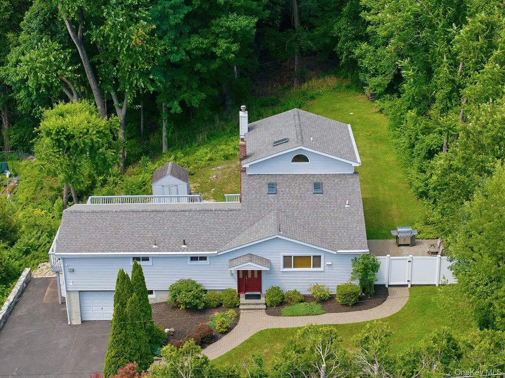 Photo of 946 Barberry Road, Yorktown Heights, NY 10598 (MLS # 1025926)