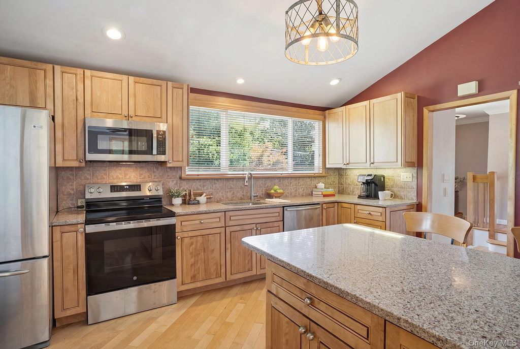 Photo of 946 Barberry Road, Yorktown Heights, NY 10598 (MLS # 1025926)