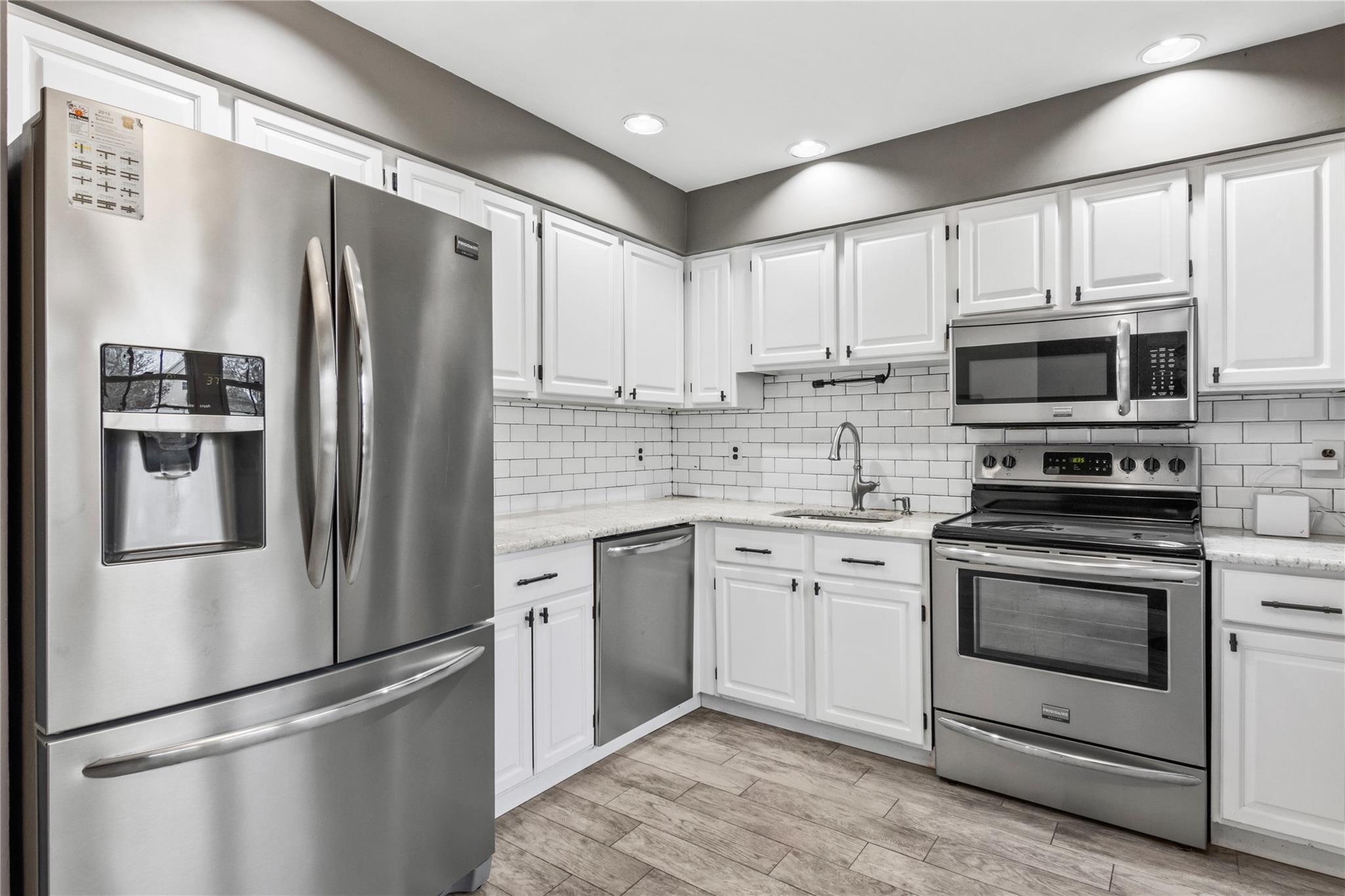 1 Wendy Court, Mount Sinai, New York image 11