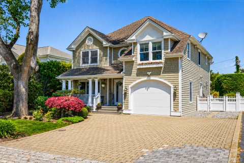 Homes For Sale - 71 Mc Cue Ln<br/> Suffolk County, Babylon, NY 11702