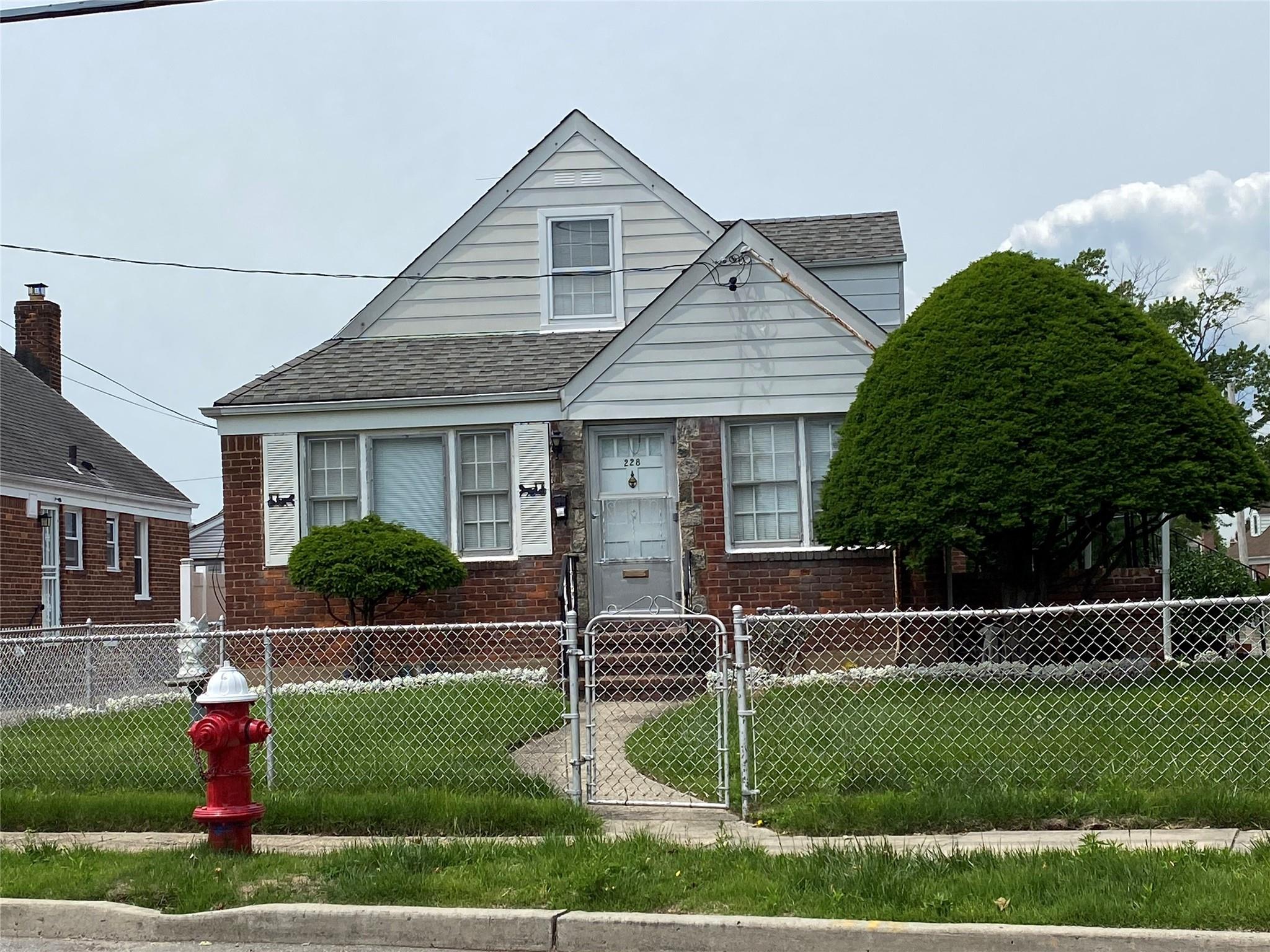228 East Avenue, Valley Stream, New York image 1