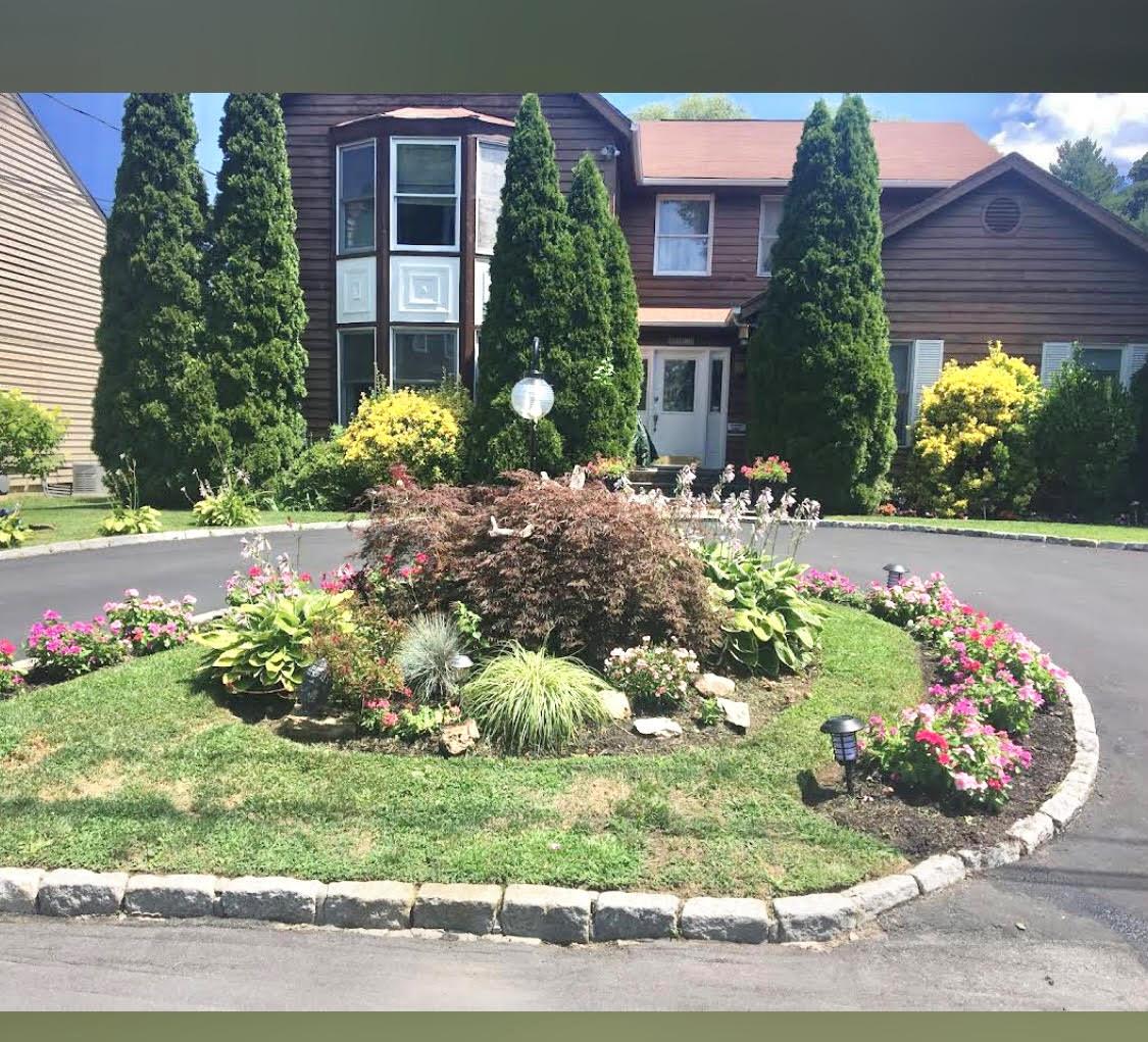 Rental Property at Cannon Lane, Eastchester, New York - Bedrooms: 4 
Bathrooms: 3 
Rooms: 7  - $5,400 MO.