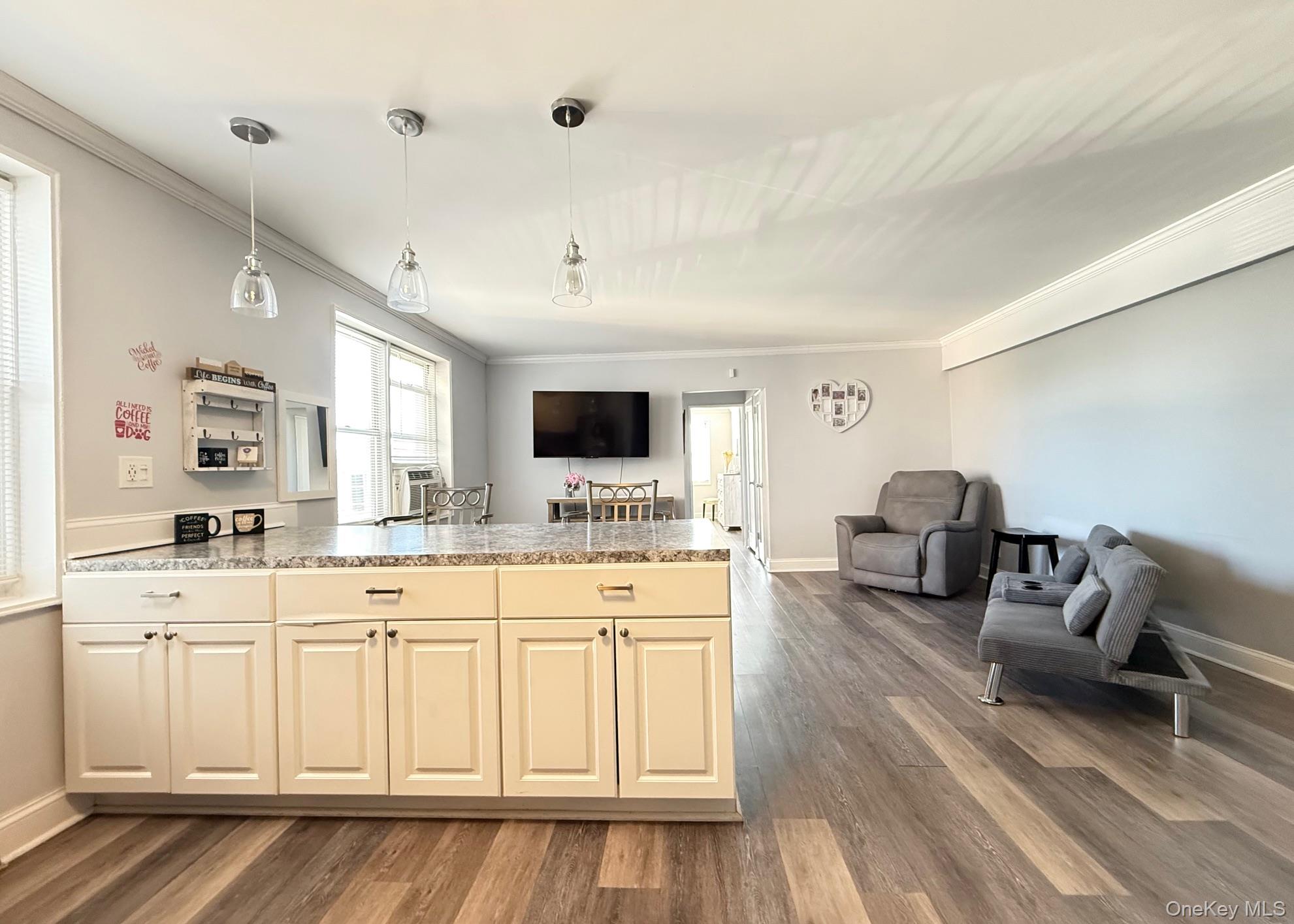 40 Davenport Avenue 1L