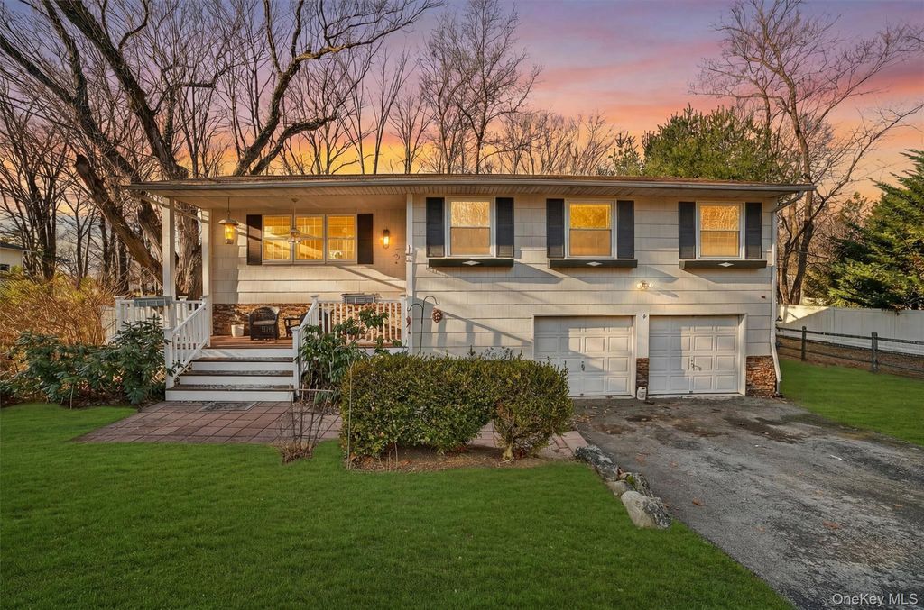 Photo of 13 Reeback Drive, Ossining, NY 10562 (MLS # 950073)