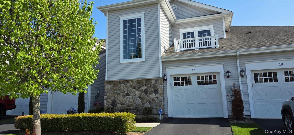 Photo of 17 Greentree Court, Shirley, NY 11967 (MLS # 996250)