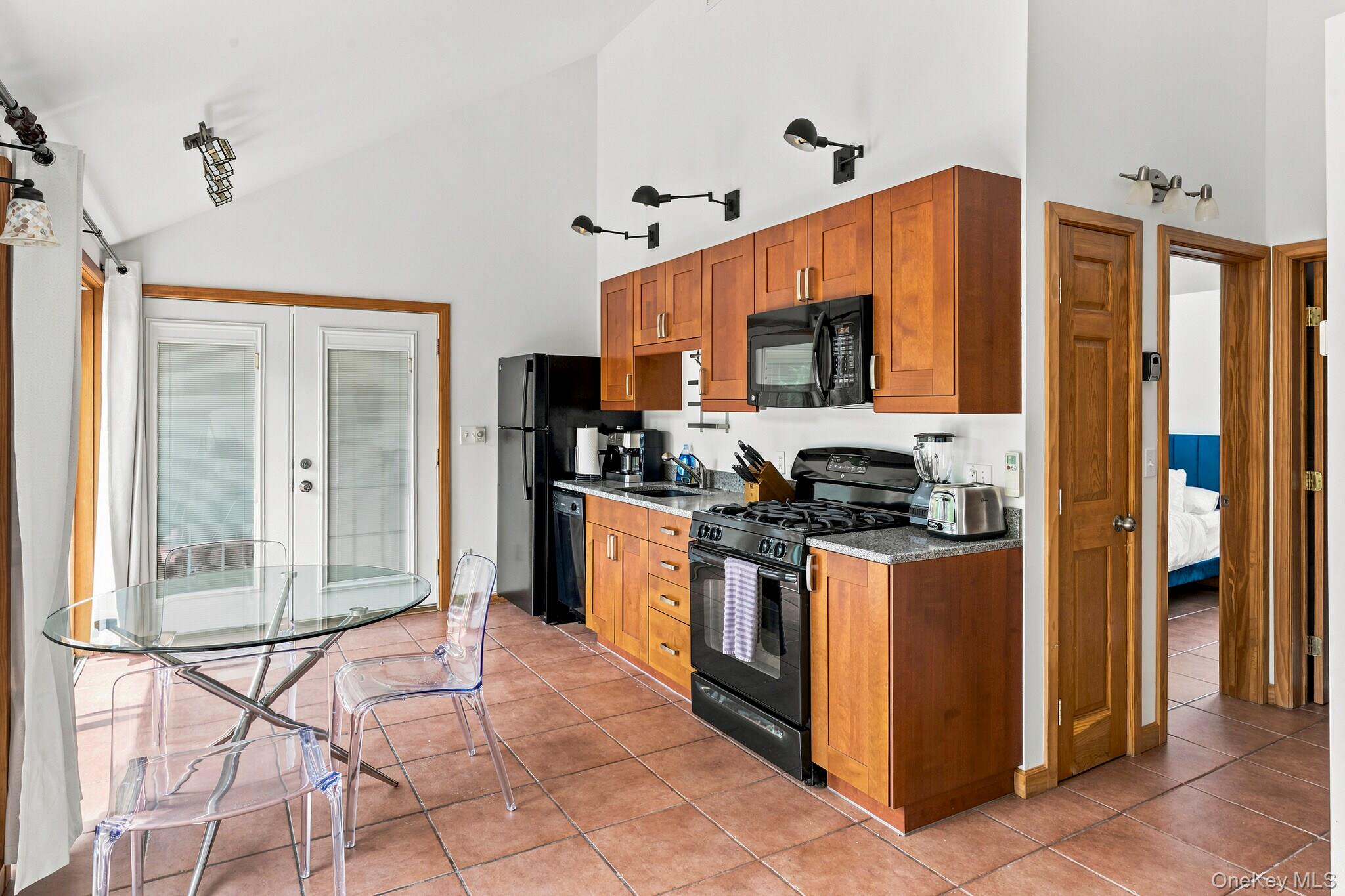 127 Inlet Road W