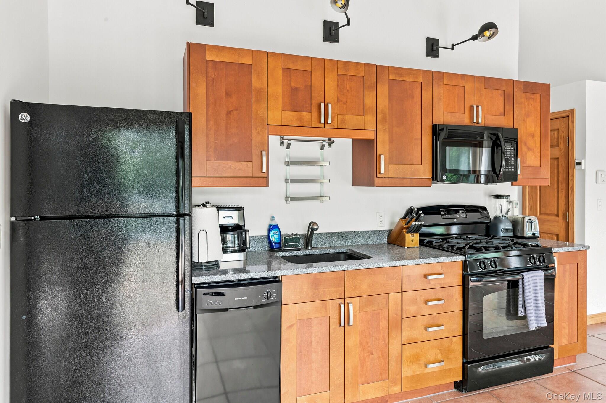127 Inlet Road W