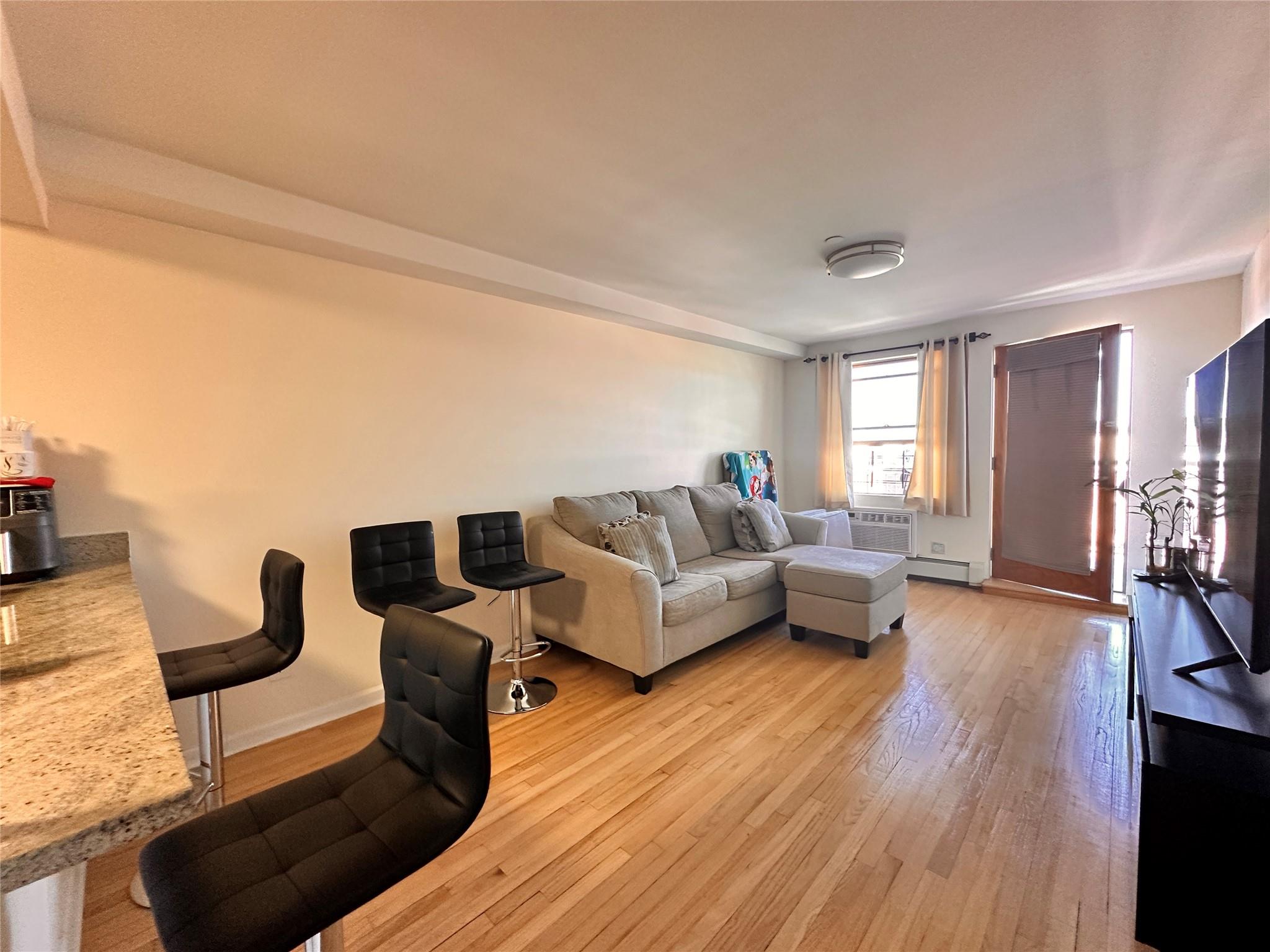 Junction Boulevard 6C, Jackson Heights, Queens, NY - 1 Bedrooms  
1 Bathrooms  
3 Rooms - 