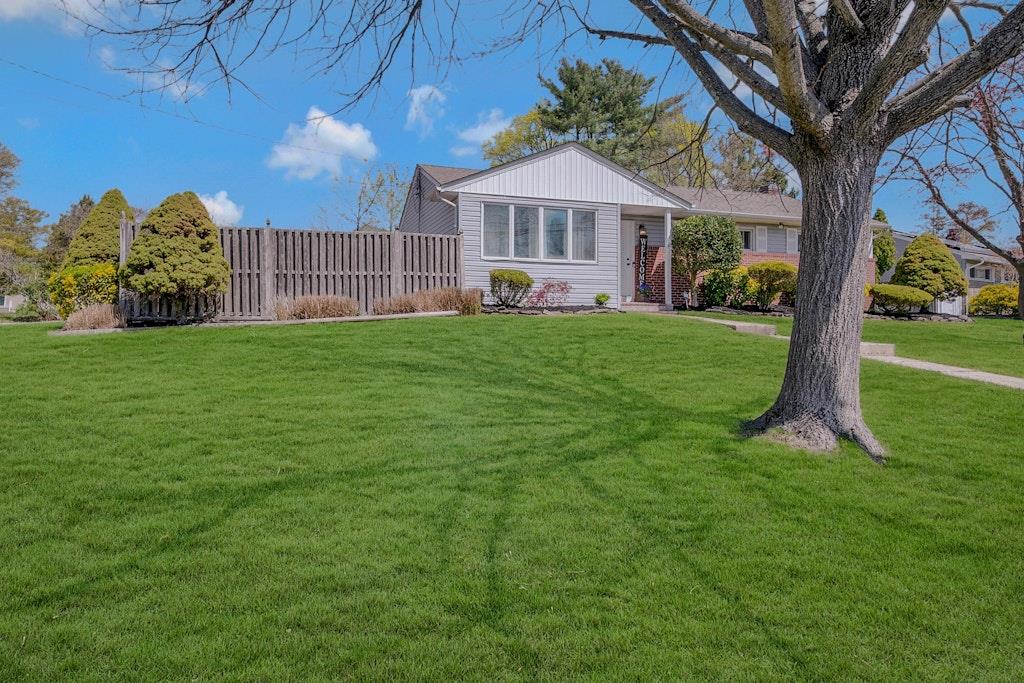 10 Cork Place, Huntington, New York image 3