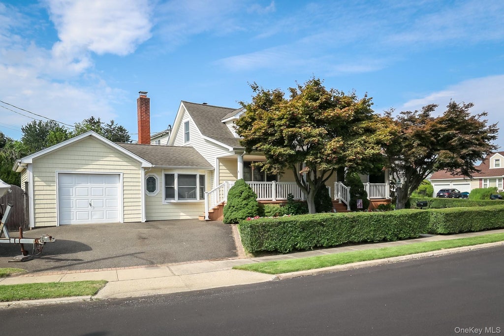 Photo of 46 Woodbine Drive E, Hicksville, NY 11801 (MLS # 1049130)