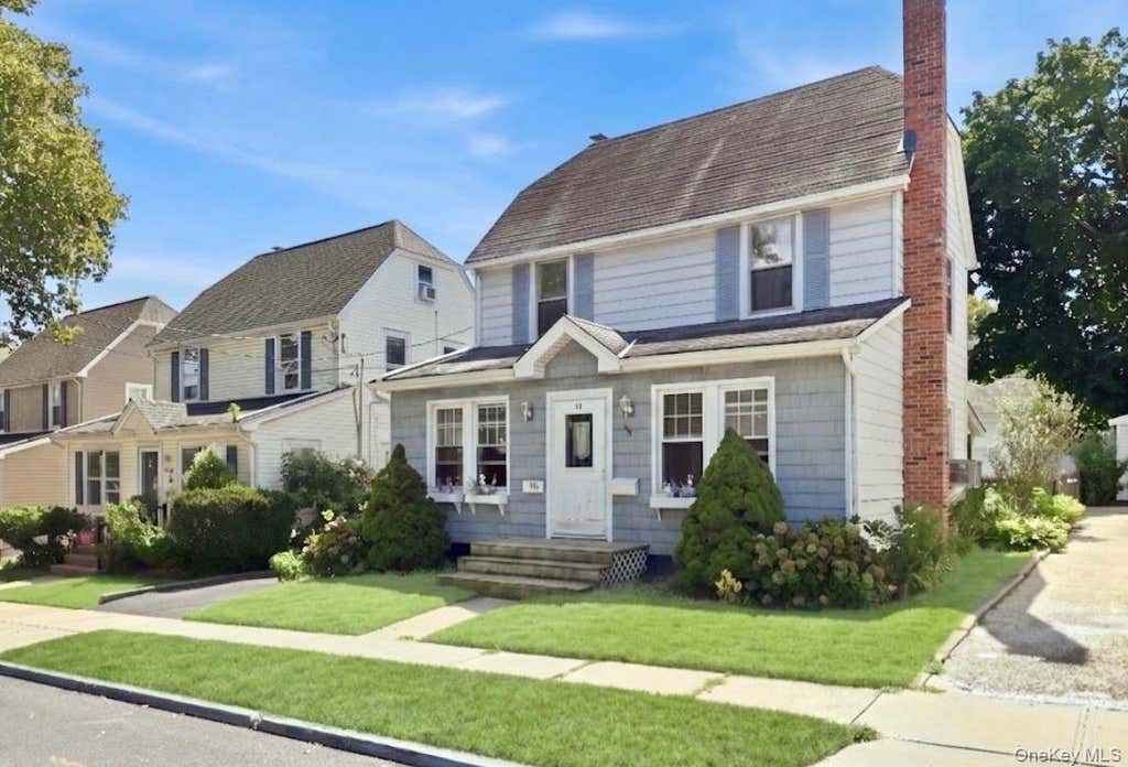 Photo of 36 Hawthorne Street, Williston Park, NY 11596 (MLS # 1037687)